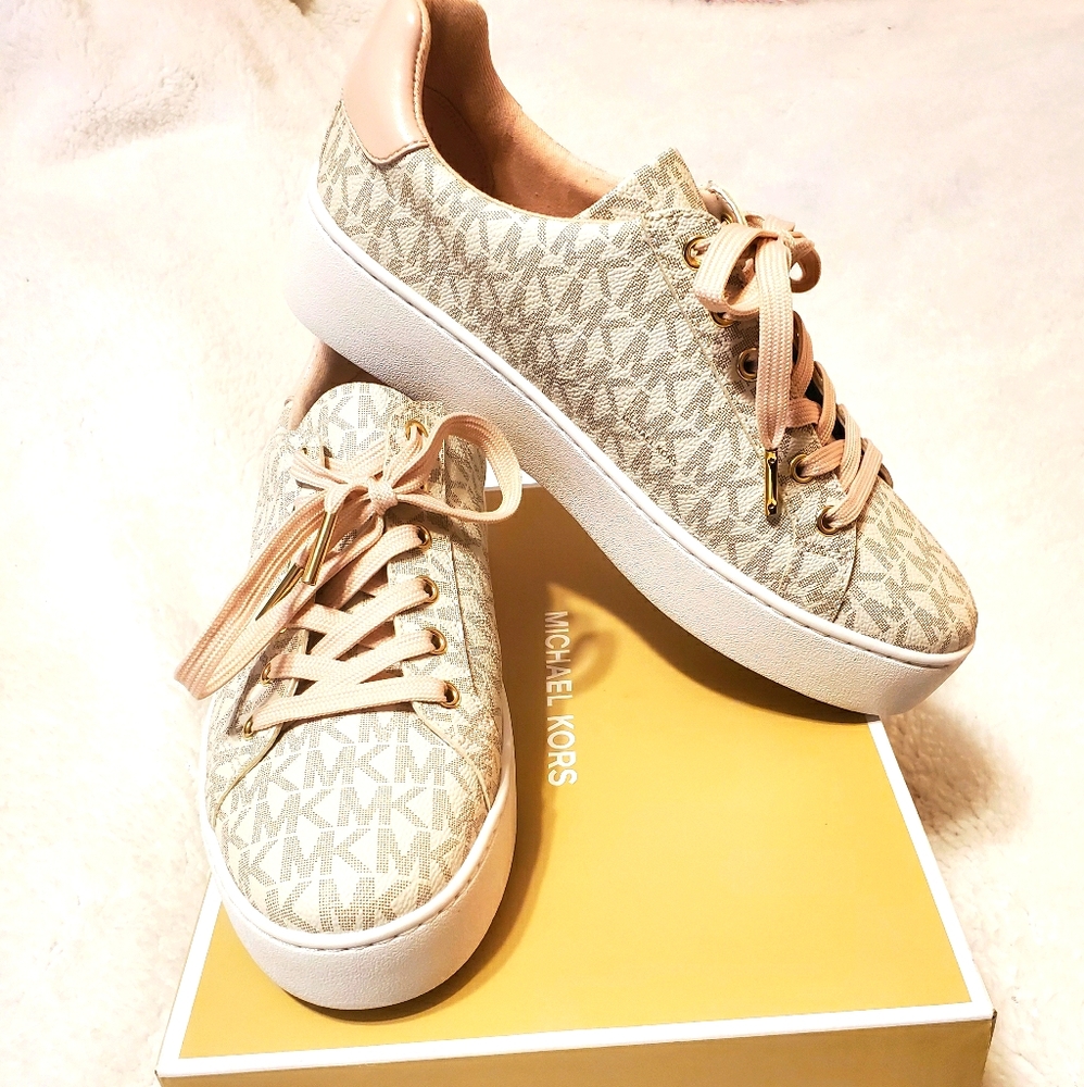 Michael Kors Poppy Lace Up Mini MK logo